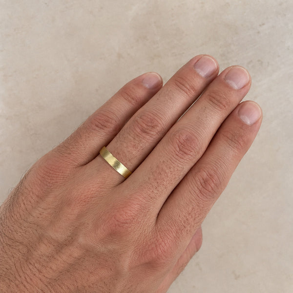 Alternative view of Hawthorn Bark 4mm Men's Wedding Band - 14k Polished Gold