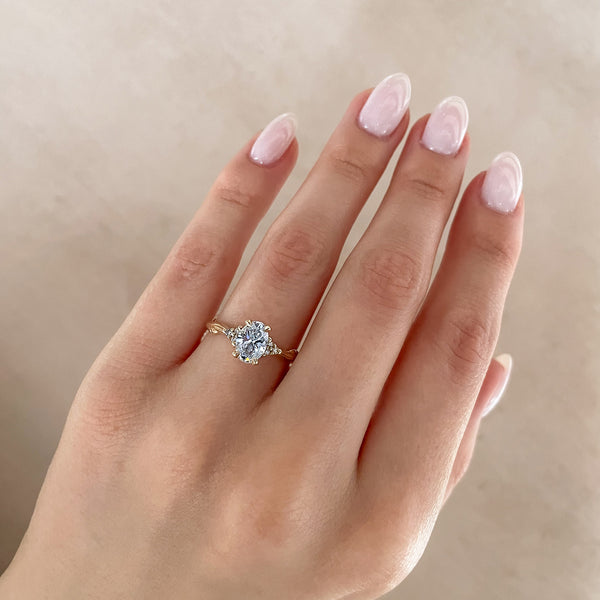 Alternative view of Close-up of a hand wearing the Starlight Oval Diamond Engagement Ring in 14k solid gold.